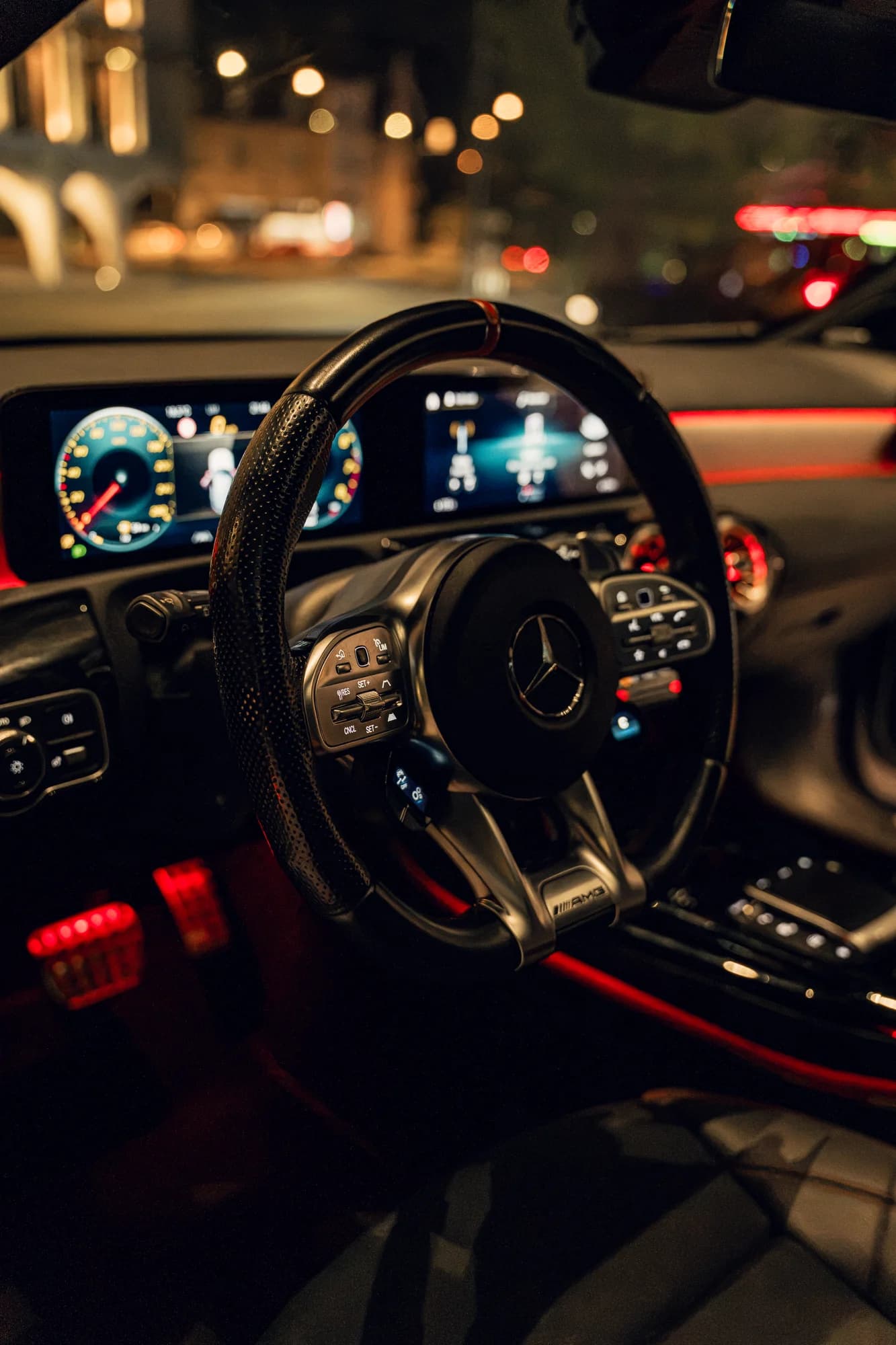 Le volant et l’habitacle de la Mercedes-AMG A35
